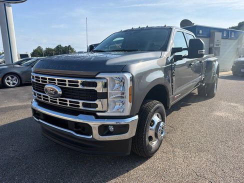 New 2026 Ford F350 XLT w/ FX4 Off-Road Package AWD/4WD image 1
