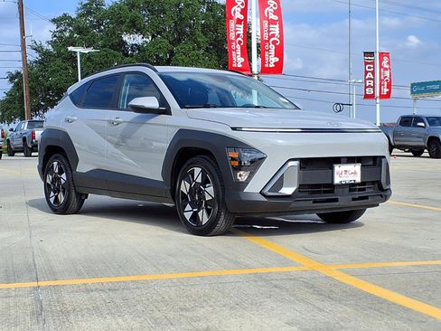 Used 2025 Hyundai Kona SEL image 3
