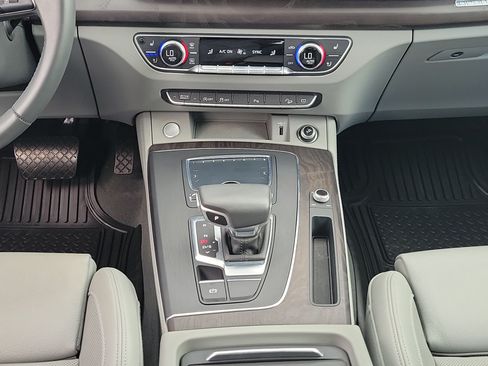 Used 2019 Audi Q5 2.0T Premium Plus w/ Premium Plus Package AWD/4WD image 20