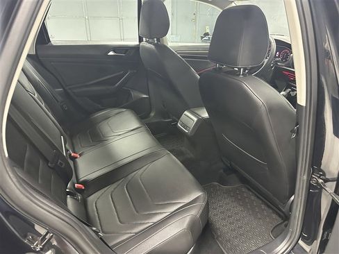 Used 2019 Volkswagen Jetta SEL Premium FWD image 12