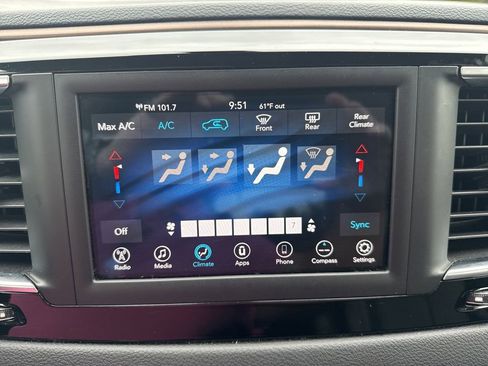 Used 2020 Chrysler Voyager Lxi FWD image 12
