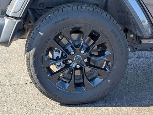 Used 2024 Jeep Wrangler Unlimited Sahara image 16