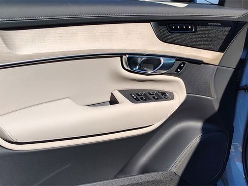 New 2026 Volvo XC90 B6 Ultra image 8