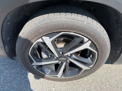 Used 2023 Chevrolet TrailBlazer RS w/ Sun and Liftgate Package FWD image 10