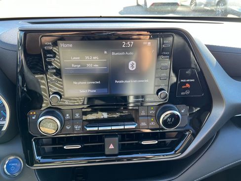 Used 2022 Toyota Highlander XLE image 17