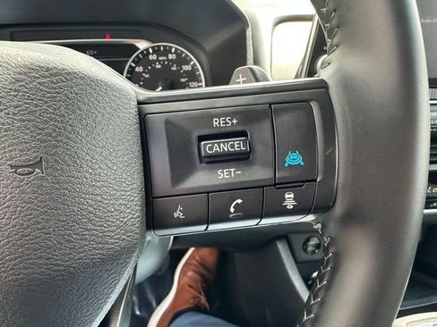 Used 2025 Nissan Rogue SV AWD/4WD image 14