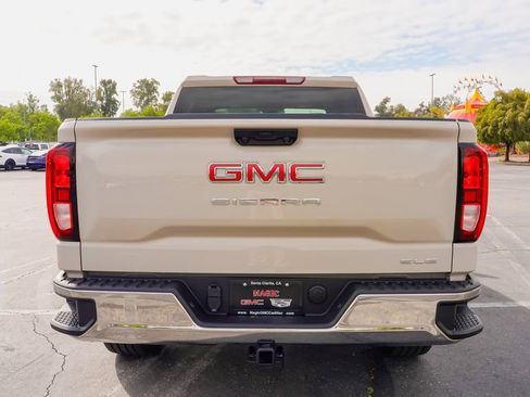New 2026 GMC Sierra 1500 SLE image 9