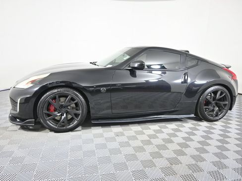 Used 2014 Nissan 370Z Touring w/ Sport Package RWD image 2