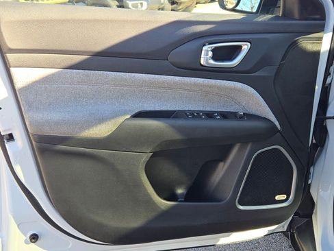 Used 2022 Jeep Compass Latitude w/ Sun and Sound Group image 21