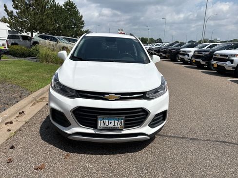Used 2019 Chevrolet Trax LT w/ LT Convenience Package FWD image 2