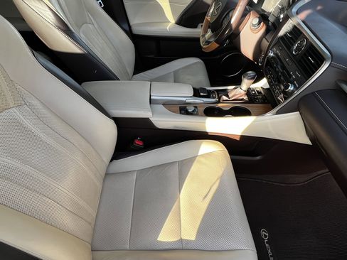 Used 2018 Lexus RX 350L image 44