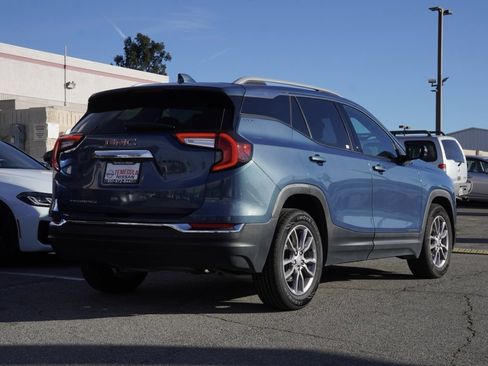 Used 2024 GMC Terrain SLT image 4