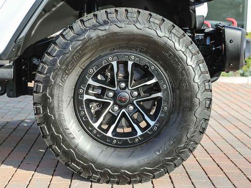 Used 2024 Jeep Wrangler Unlimited Rubicon image 11