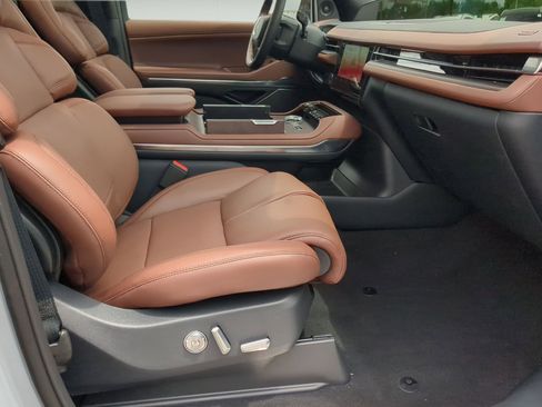 New 2026 Lincoln Navigator L Reserve AWD/4WD image 26