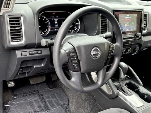 Used 2023 Nissan Frontier SV image 15