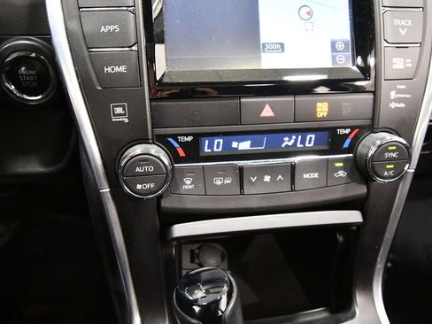 Used 2015 Toyota Camry XSE FWD image 26