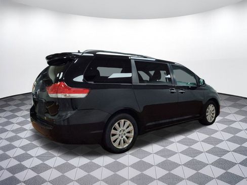 Used 2013 Toyota Sienna XLE image 8