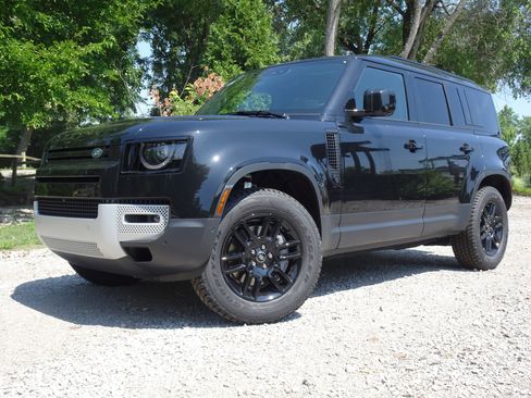 New 2025 Land Rover Defender 110 S image 1