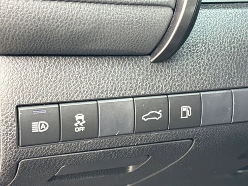 Used 2018 Toyota Camry SE image 31