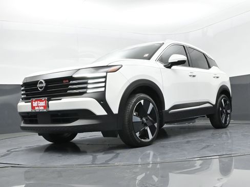 Used 2025 Nissan Kicks SR image 30