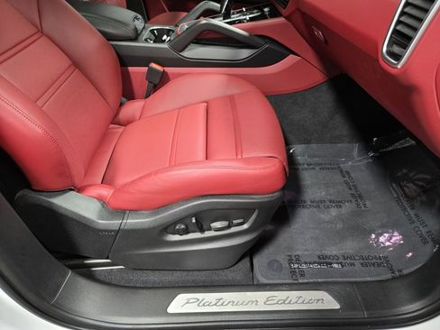 Used 2022 Porsche Cayenne Platinum Edition image 49