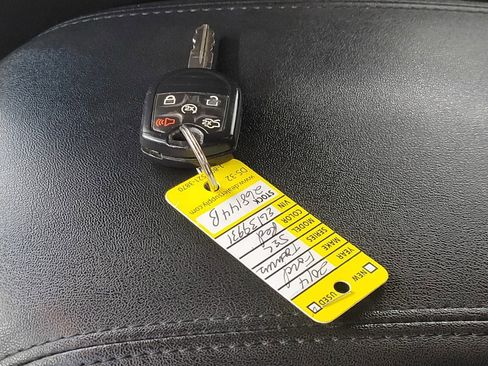 Used 2014 Ford Taurus SEL image 24