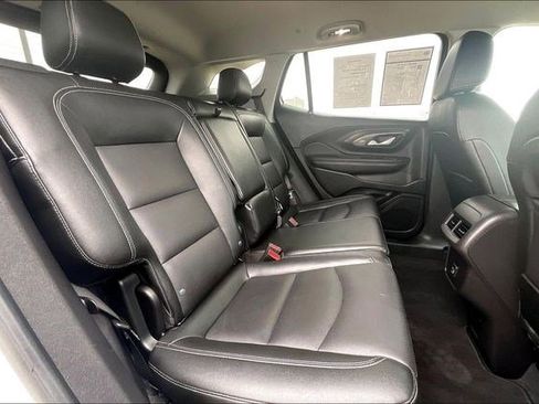 Used 2024 GMC Terrain SLT image 32