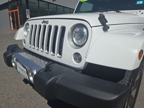 Used 2018 Jeep Wrangler Unlimited Sahara w/ Connectivity Group AWD/4WD image 9