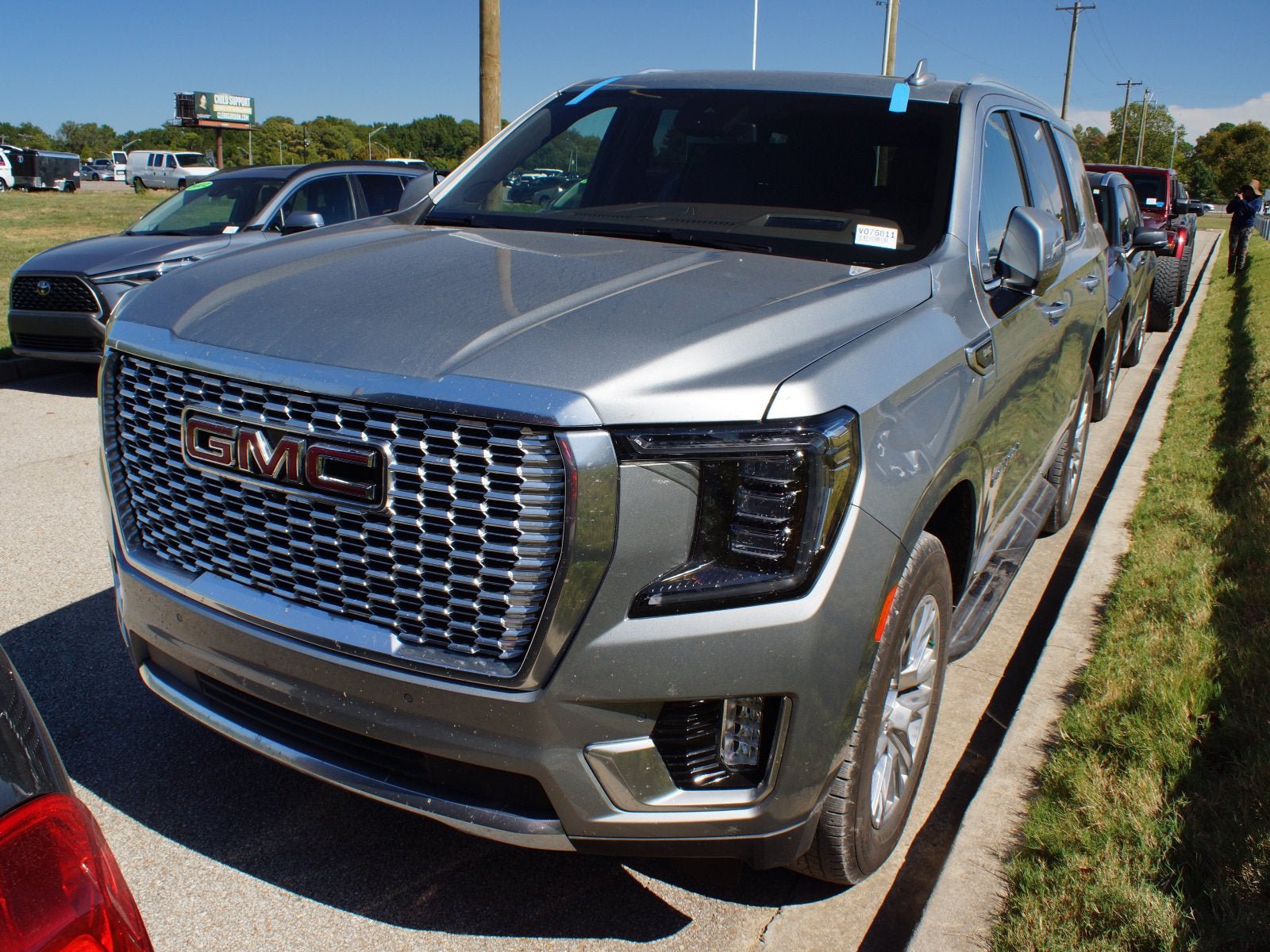 Used 2024 GMC Yukon Denali AWD/4WD image 1