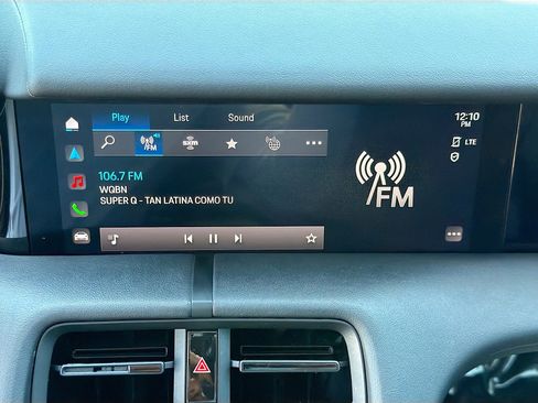 Used 2022 Porsche Taycan image 30