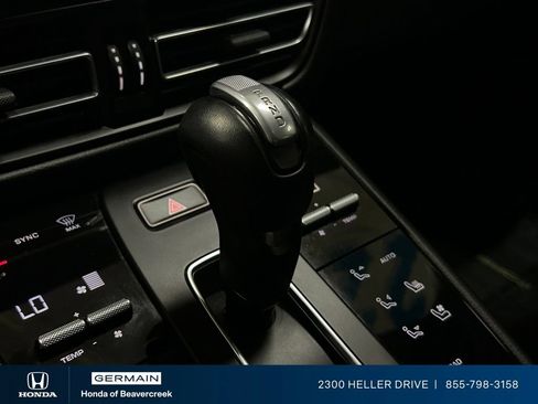 Used 2022 Porsche Macan AWD/4WD image 25