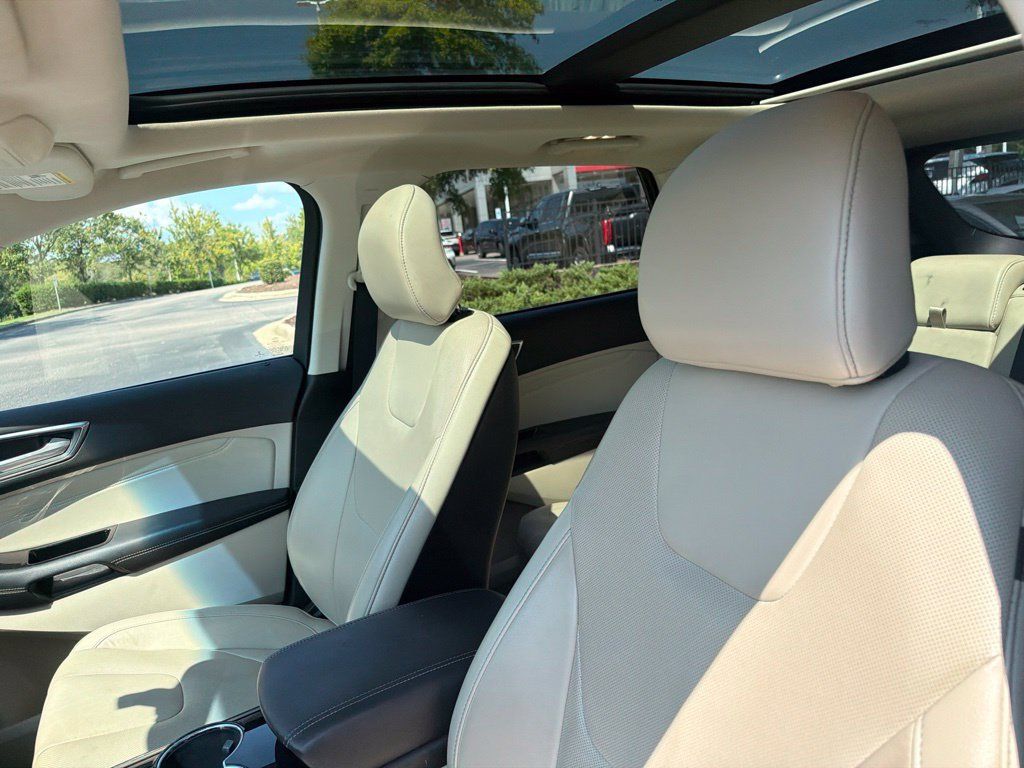 Used 2018 Ford Edge Titanium w/ Equipment Group 301A FWD image 9