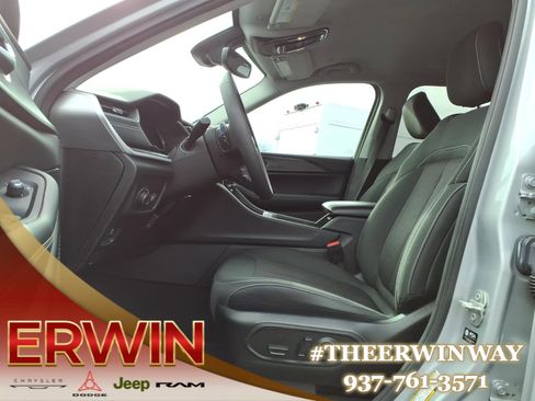 Used 2023 Jeep Grand Cherokee L Laredo image 13
