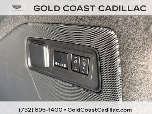 Used 2023 Cadillac Escalade Premium Luxury AWD/4WD image 16