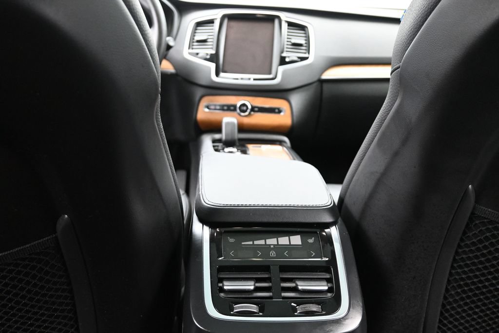 Used 2025 Volvo XC90 T8 Plus w/ Protection Package Premier AWD/4WD image 17