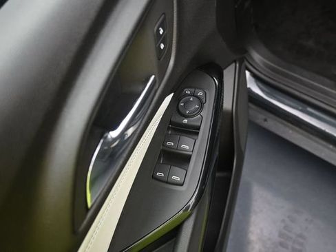 Used 2025 Chevrolet Trax LT FWD image 13