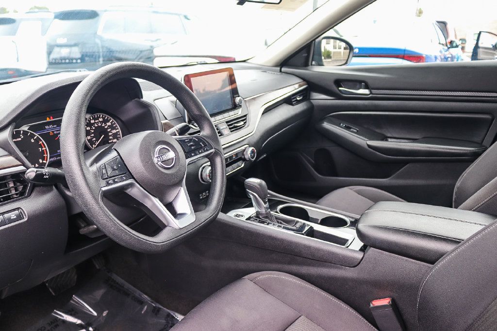 Used 2024 Nissan Altima 2.5 SV FWD image 17