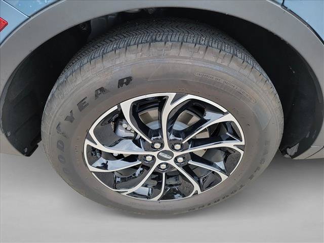 Used 2025 Lincoln Nautilus Premier AWD/4WD image 12
