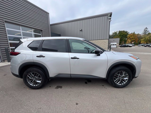 Used 2024 Nissan Rogue S AWD/4WD image 4