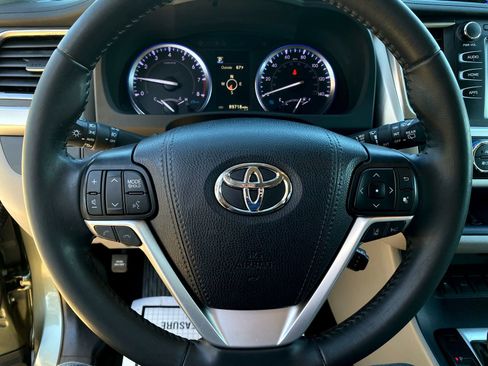 Used 2019 Toyota Highlander XLE image 20