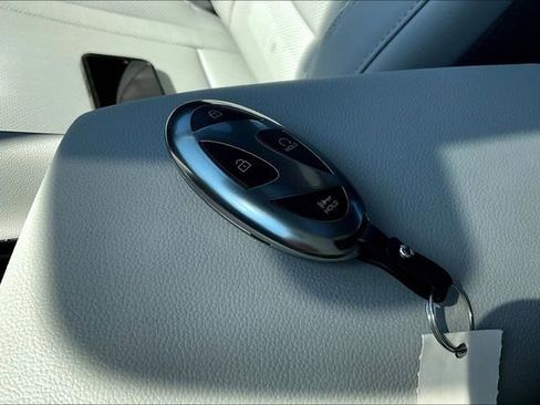 New 2025 Hyundai Elantra Limited image 33