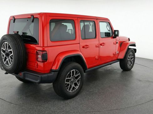 Used 2025 Jeep Wrangler Sahara image 7