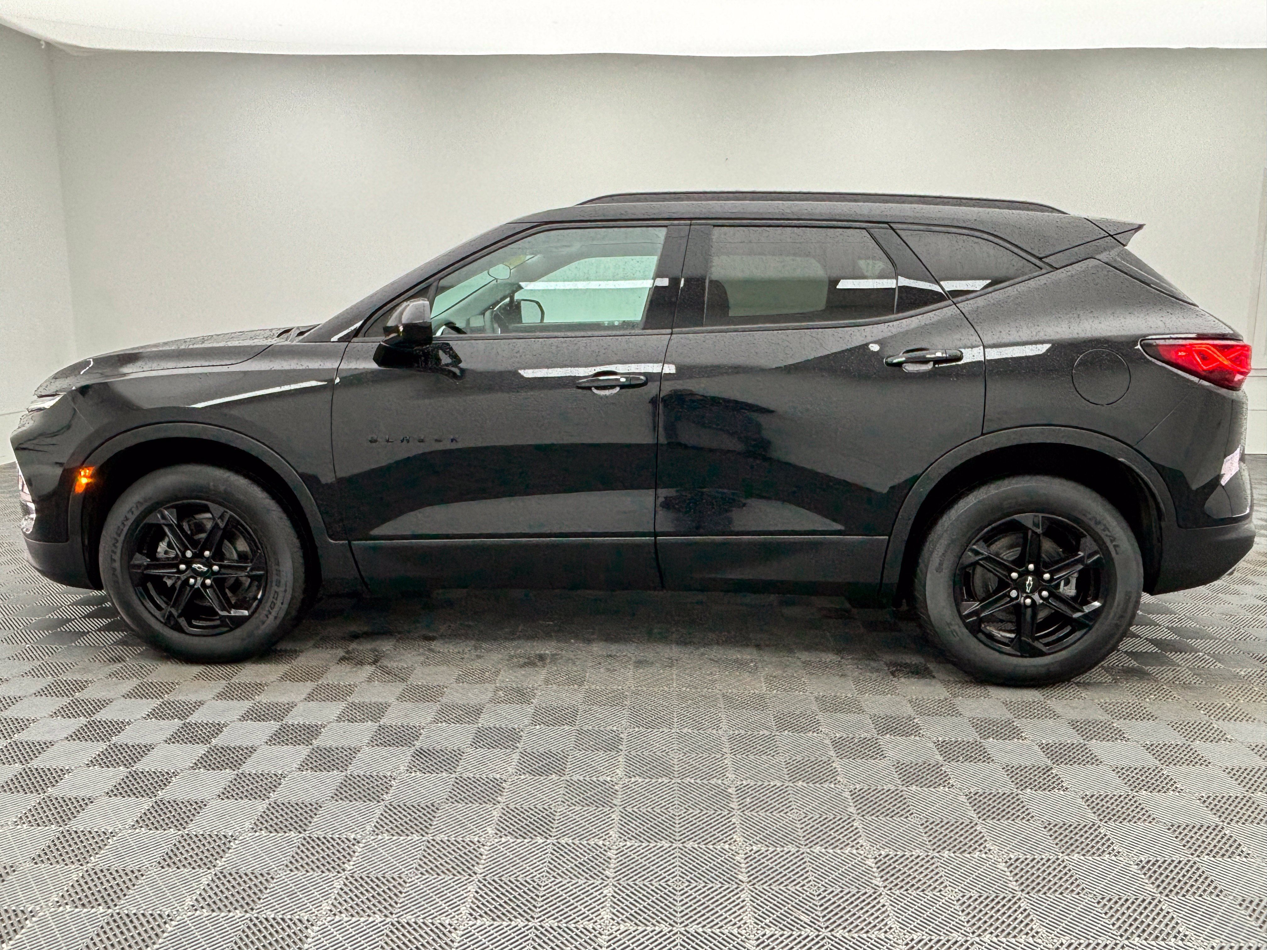 Used 2023 Chevrolet Blazer LT w/ Midnight/Sport Edition FWD image 10