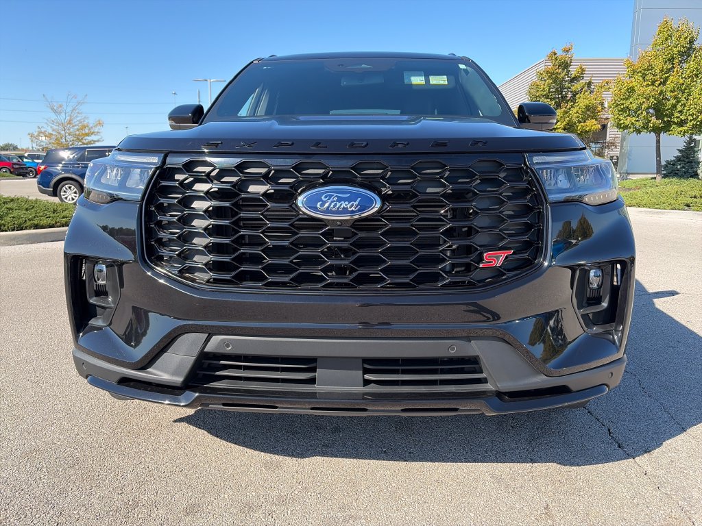 Used 2025 Ford Explorer ST AWD/4WD image 2