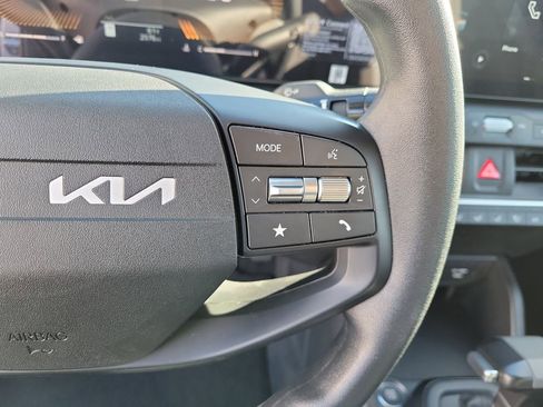 Used 2025 Kia K4 LXS image 24