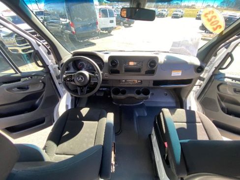 Used 2023 Mercedes-Benz Sprinter 2500 image 16