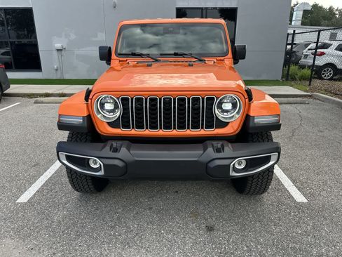 Used 2025 Jeep Wrangler Unlimited Sahara AWD/4WD image 12