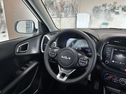 Used 2025 Kia Soul LX w/ LX Technology Package image 32
