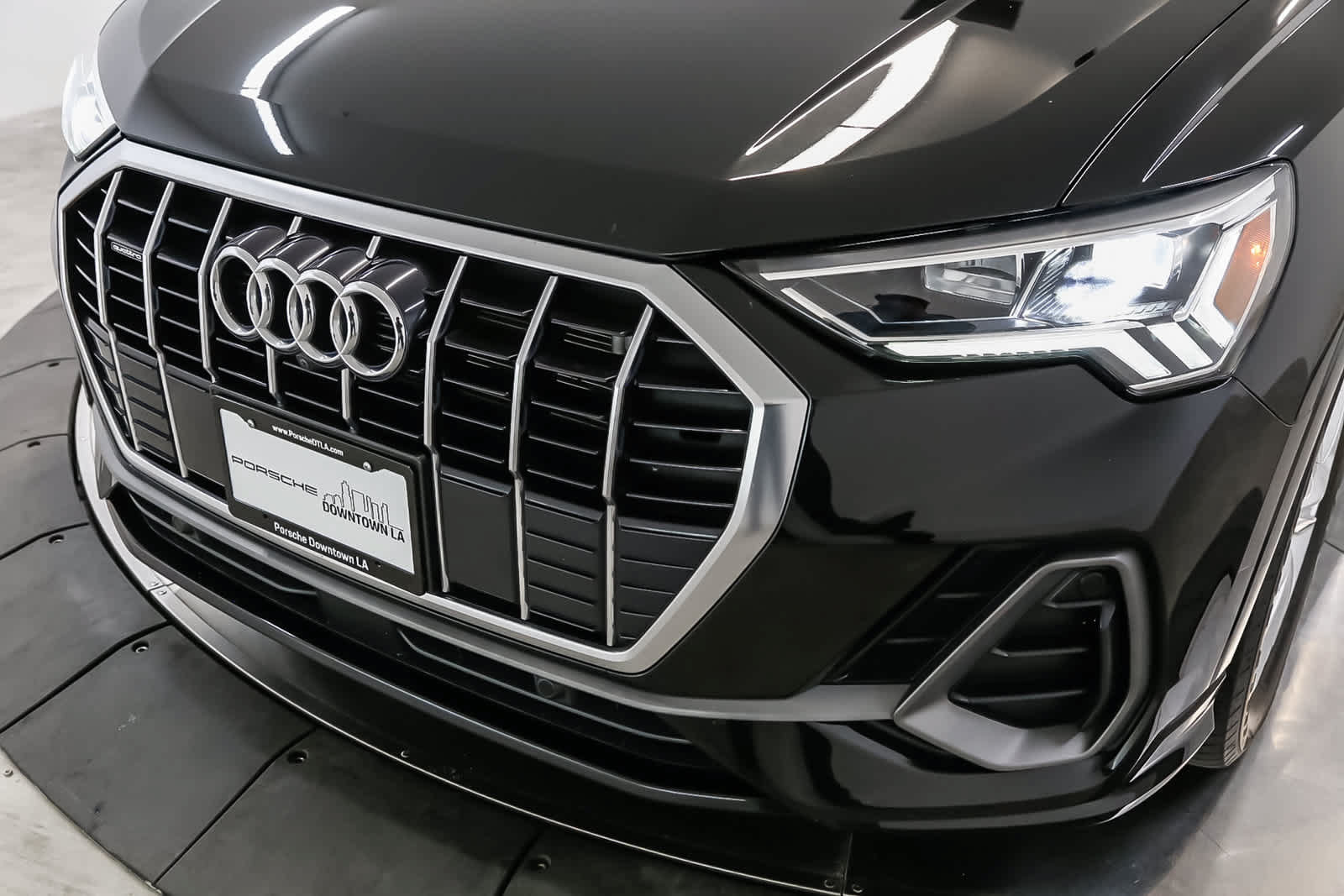 Used 2022 Audi Q3 2.0T Premium Plus w/ Premium Plus Package AWD/4WD image 17