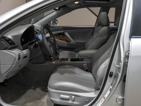 Used 2010 Toyota Camry XLE FWD image 4